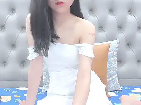 Snapshot of _ly__ chatting on October 15, 2025, 9:06 am ly online show from October 15, 2025, 9:06 am