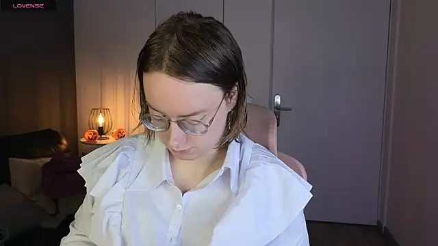 Amanda Butlerr online show from May 22, 2026, 12:36 pm