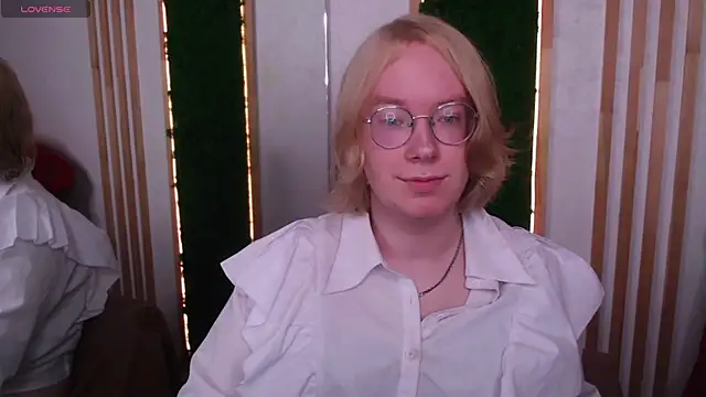 Snapshot of Amanda_Butlerr chatting on July 12, 2026, 1:23 pm Amanda Butlerr online show from July 12, 2026, 1:23 pm