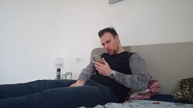 mrlyuis online show from February 7, 2026, 1:41 pm