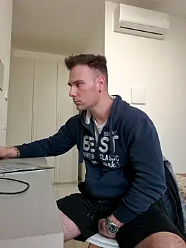 mrlyuis online show from April 21, 2026, 9:16 am