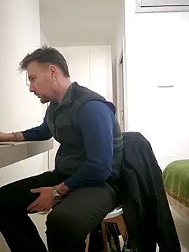 mrlyuis online show from February 27, 2026, 7:46 pm