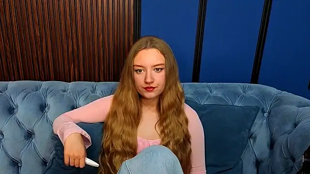 DarcyWilsy online show from November 19, 2025, 7:58 pm