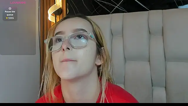 kristal joi dl online show from November 14, 2025, 1:26 pm