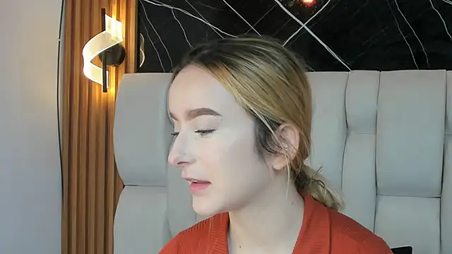 kristal joi dl online show from December 1, 2025, 1:01 pm