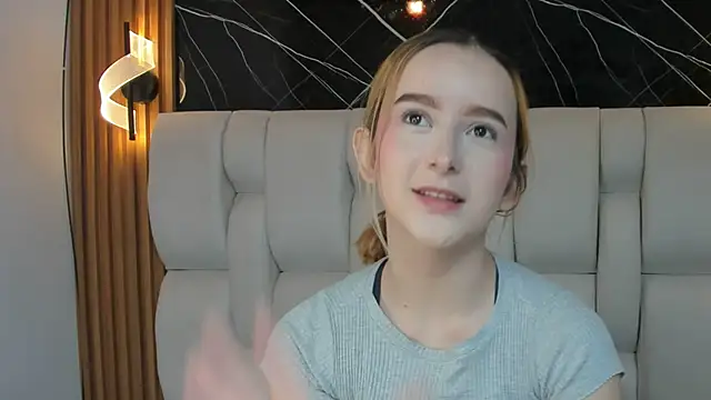 kristal joi dl online show from December 4, 2025, 11:42 am