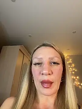 Bellissa  online show from October 12, 2025, 2:18 pm