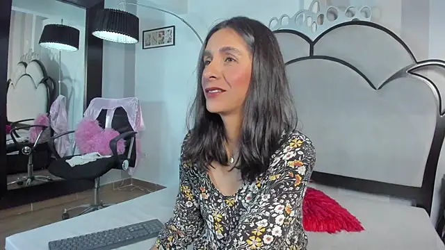 MiaAmore  online show from June 6, 2026, 8:36 pm