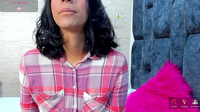 Snapshot of MiaAmore_ chatting on December 14, 2025, 3:17 pm MiaAmore online show from December 14, 2025, 3:17 pm