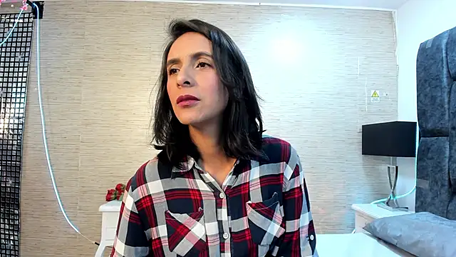 Snapshot of MiaAmore_ chatting on November 15, 2025, 8:46 pm MiaAmore online show from November 15, 2025, 8:46 pm