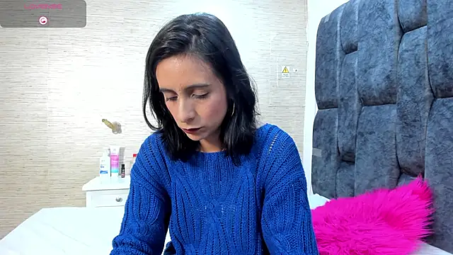 Snapshot of MiaAmore_ chatting on December 5, 2025, 8:50 pm MiaAmore online show from December 5, 2025, 8:50 pm