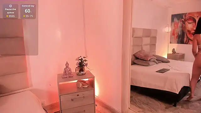 SophieCollins 1 online show from December 18, 2025, 11:47 am