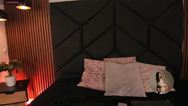 Snapshot of SophieCollins_1 chatting on October 29, 2025, 11:42 am SophieCollins 1 online show from October 29, 2025, 11:42 am