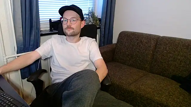 Snapshot of ChefDeLust chatting on November 10, 2025, 3:06 pm ChefDeLust online show from November 10, 2025, 3:06 pm