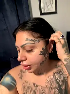 chicanachic13 online show from October 1, 2025, 4:39 am