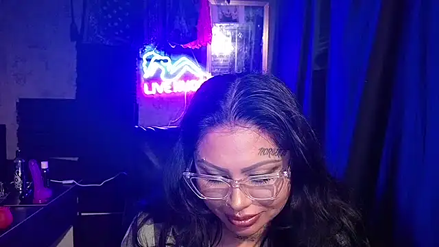 chicanachic13 online show from December 21, 2025, 12:02 am