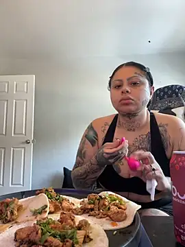 chicanachic13 online show from September 10, 2025, 11:04 pm