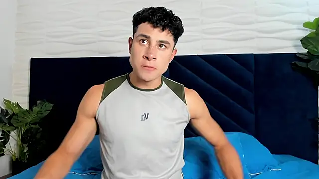 AustinJones  online show from December 3, 2025, 7:13 pm