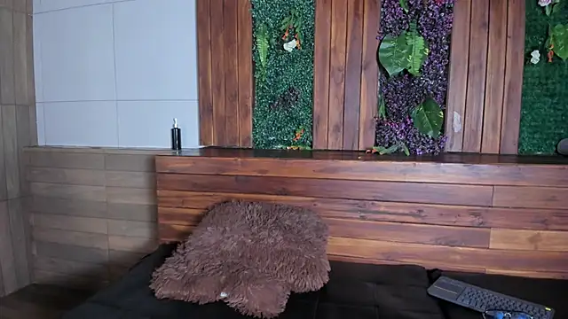 AustinJones  online show from December 4, 2025, 6:40 pm