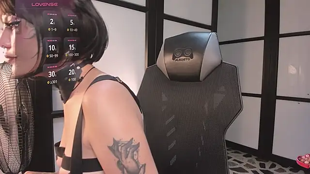 Snapshot of MistressMariam_ chatting on November 11, 2025, 8:25 pm MistressMariam online show from November 11, 2025, 8:25 pm