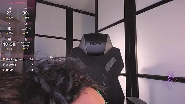 Snapshot of MistressMariam_ chatting on October 29, 2025, 12:31 am MistressMariam online show from October 29, 2025, 12:31 am