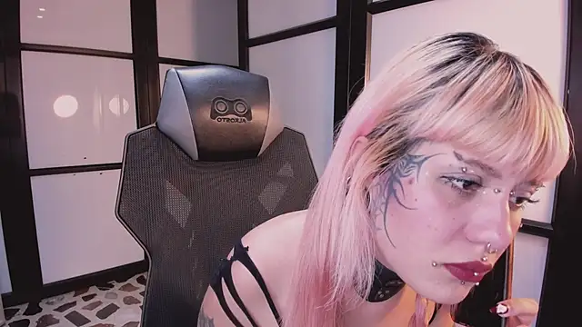 Snapshot of MistressMariam_ chatting on November 6, 2025, 8:46 pm MistressMariam online show from November 6, 2025, 8:46 pm