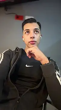 Snapshot of Troye_Williams chatting on March 30, 2026, 11:28 pm Troye Williams online show from March 30, 2026, 11:28 pm