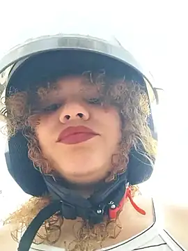 SirenRouge 69 online show from December 5, 2025, 7:12 pm