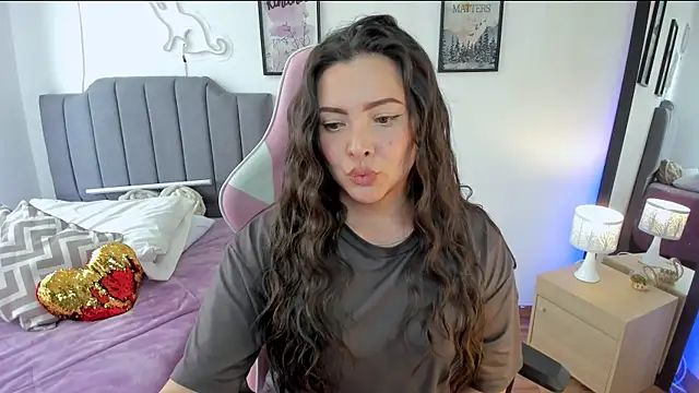 Snapshot of amaia_monet chatting on March 4, 2026, 6:26 pm amaia monet online show from March 4, 2026, 6:26 pm