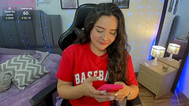 Snapshot of amaia_monet chatting on January 6, 2026, 7:40 pm amaia monet online show from January 6, 2026, 7:40 pm