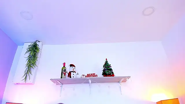 Snapshot of LuciaBenett_ chatting on December 14, 2025, 7:08 pm LuciaBenett online show from December 14, 2025, 7:08 pm