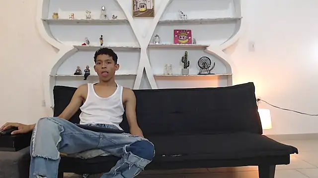 Snapshot of BEAUTY_BOYS1 chatting on November 20, 2025, 7:31 am BEAUTY BOYS1 online show from November 20, 2025, 7:31 am