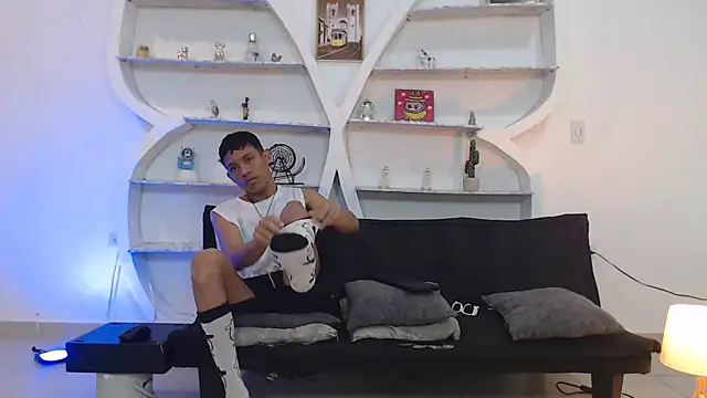 Snapshot of BEAUTY_BOYS1 chatting on December 2, 2025, 7:32 am BEAUTY BOYS1 online show from December 2, 2025, 7:32 am