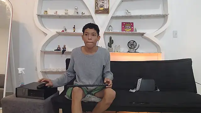 Snapshot of BEAUTY_BOYS1 chatting on November 16, 2025, 7:24 am BEAUTY BOYS1 online show from November 16, 2025, 7:24 am