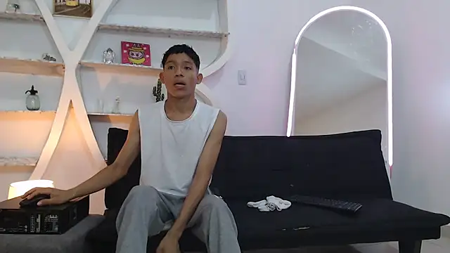 Snapshot of BEAUTY_BOYS1 chatting on November 7, 2025, 7:13 am BEAUTY BOYS1 online show from November 7, 2025, 7:13 am