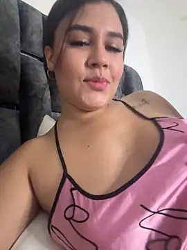 Snapshot of Bella-kim- chatting on October 23, 2025, 4:44 am Bella-kim- online show from October 23, 2025, 4:44 am