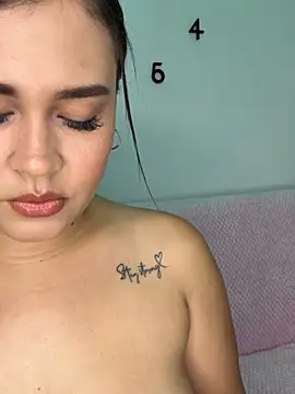 Snapshot of Bella-kim- chatting on September 13, 2025, 10:32 pm Bella-kim- online show from September 13, 2025, 10:32 pm