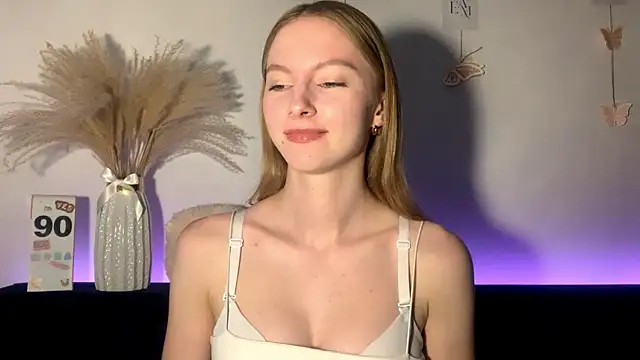 BrightAnnie online show from September 21, 2025, 3:06 pm