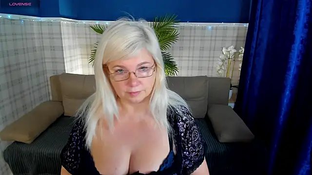 Snapshot of Hella_Fabel chatting on November 29, 2025, 1:06 am Hella Fabel online show from November 29, 2025, 1:06 am