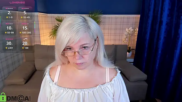 Snapshot of Hella_Fabel chatting on November 22, 2025, 1:04 am Hella Fabel online show from November 22, 2025, 1:04 am