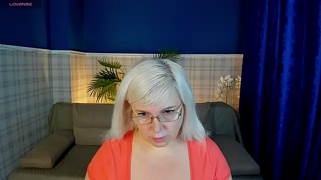 Snapshot of Hella_Fabel chatting on November 23, 2025, 1:04 am Hella Fabel online show from November 23, 2025, 1:04 am