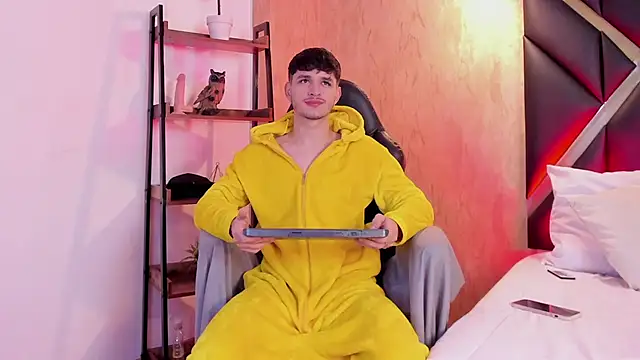 LiamMuller online show from October 30, 2025, 11:52 am