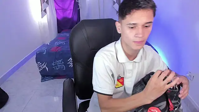 Aron Boyy online show from October 21, 2025, 8:08 pm