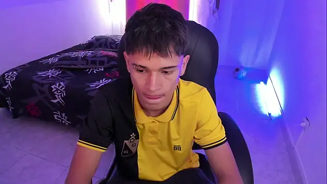 Aron Boyy online show from December 4, 2025, 7:35 pm