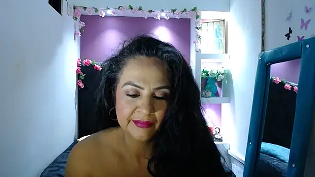 Snapshot of FunnyMatureXxX chatting on December 3, 2025, 7:35 pm FunnyMatureXxX online show from December 3, 2025, 7:35 pm