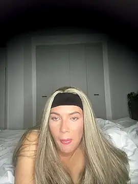 Snapshot of little_lola_x chatting on October 21, 2025, 10:09 pm little lola x online show from October 21, 2025, 10:09 pm