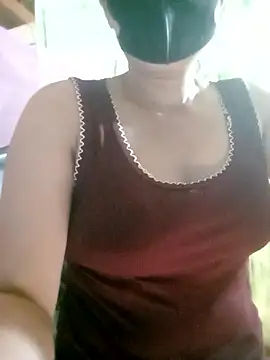 Snapshot of Surrilove chatting on April 9, 2026, 6:19 am Surrilove online show from April 9, 2026, 6:19 am