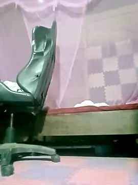 Snapshot of Surrilove chatting on April 9, 2026, 11:00 pm Surrilove online show from April 9, 2026, 11:00 pm