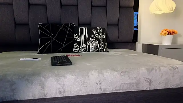 Snapshot of Calipso_Parisi chatting on October 29, 2025, 12:59 pm Calipso Parisi online show from October 29, 2025, 12:59 pm