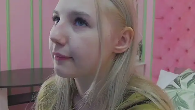 Sky Cutie online show from June 15, 2026, 4:23 am